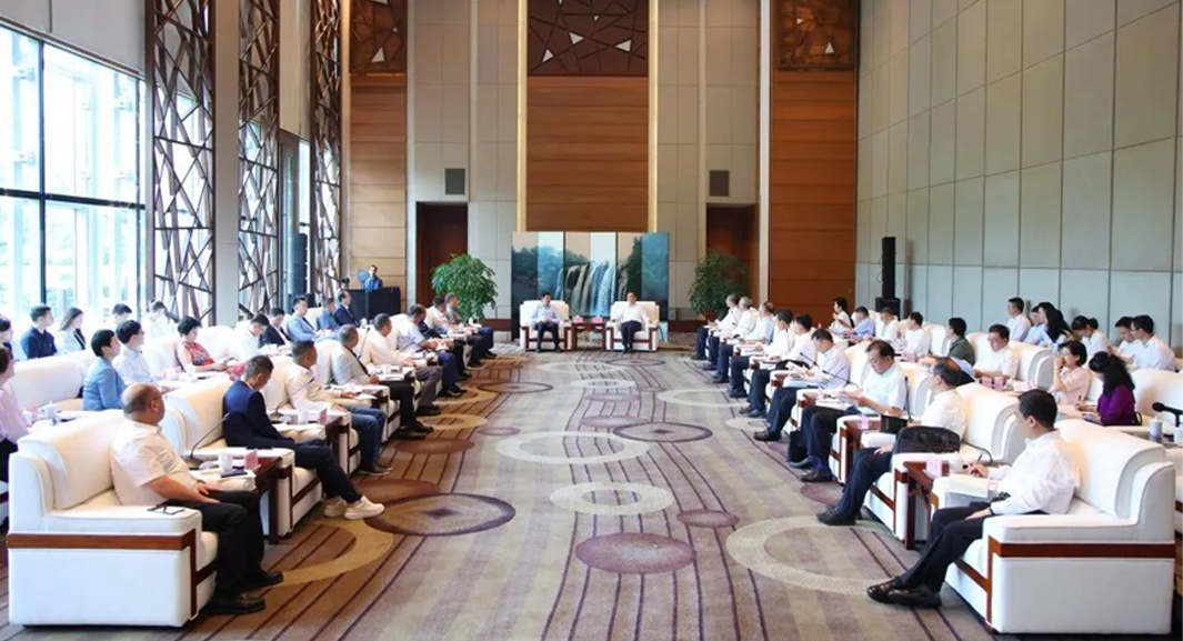 贵州省委书记徐麟会见新沪商企业家代表团一行，董事长李贤威受邀参与座谈