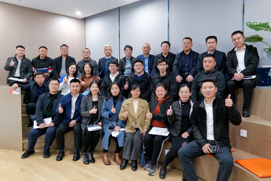 鲁南四市人力资源服务业高级管理人员研修班到访3044永利集团官网集团交流学习